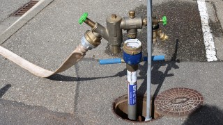 STandrohr mit Wasserzähler angeschlossenes badenovaNETZE Standrohr mit Wasserzähler